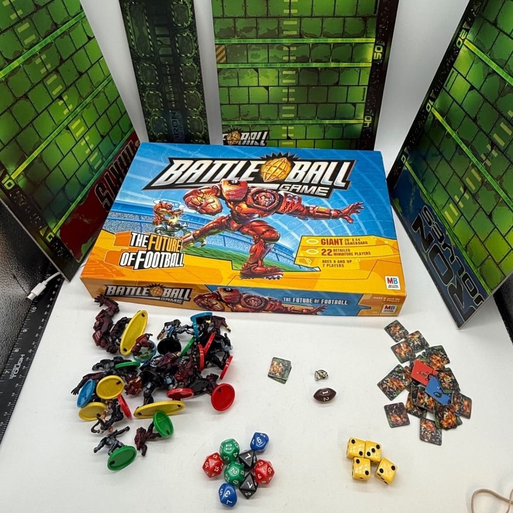 Milton Bradley Battle Ball Game 2003 Future of Football Sci-Fi Miniatures Board